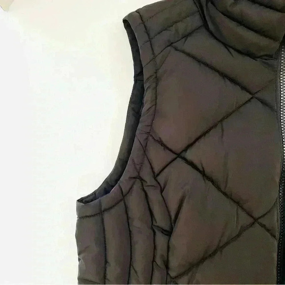Tommy Hilfiger Black W/ Maroon Lining Crop Neck Puffer Zip Sleeveless Vest SizeM - Picture 5 of 15